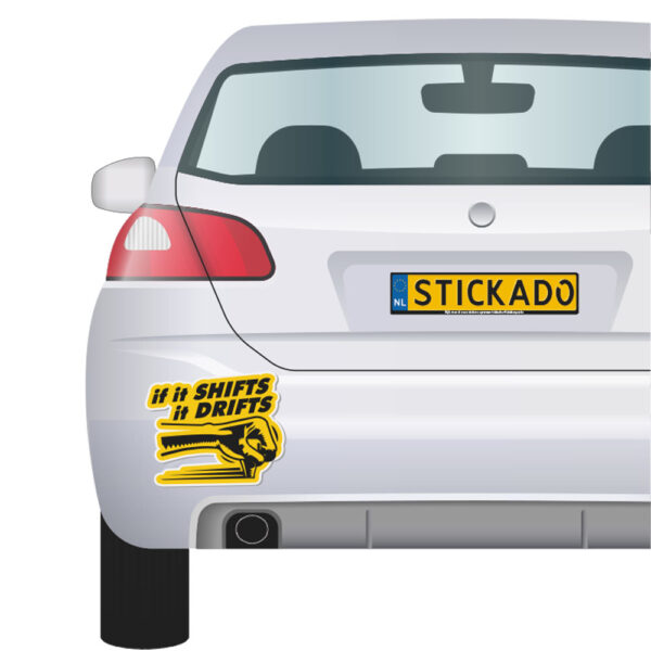 Sticker If it Shifts it drifts op witte auto